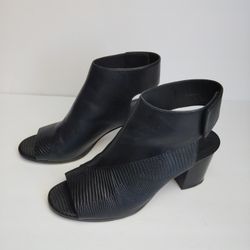 Vince Julianna Women's Black Leather Ankle Strap Open Toe Block Heel Size 8
