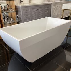 59” X30” Freestanding bathtub Ready For Pick Up 