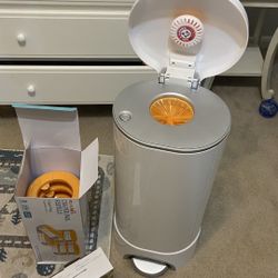 Munchkin Diaper Pail and Baby Wipe Warmer