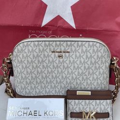 Michael Kors Set NWT pick up location in the city of Pico Rivera 