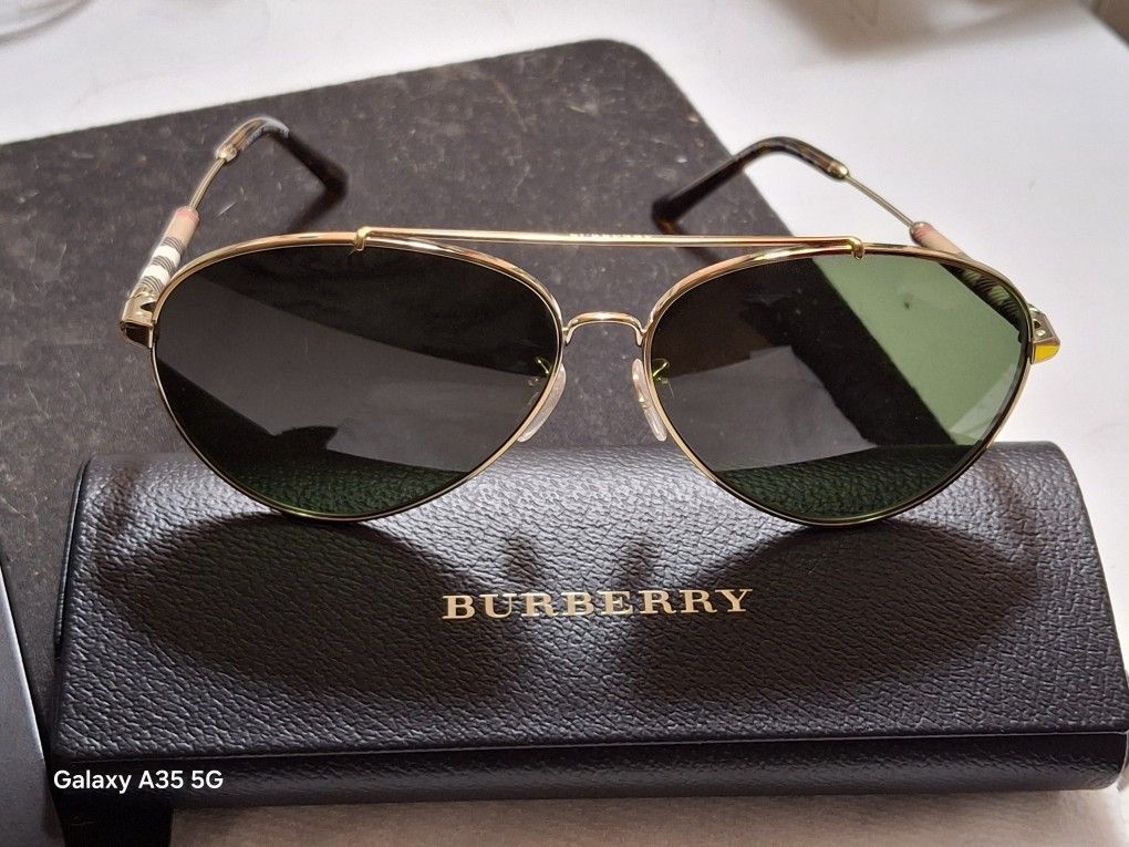 Burberry Sunglasses New never worn