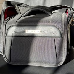$20 Carlton London Beauty Case/Personal Item