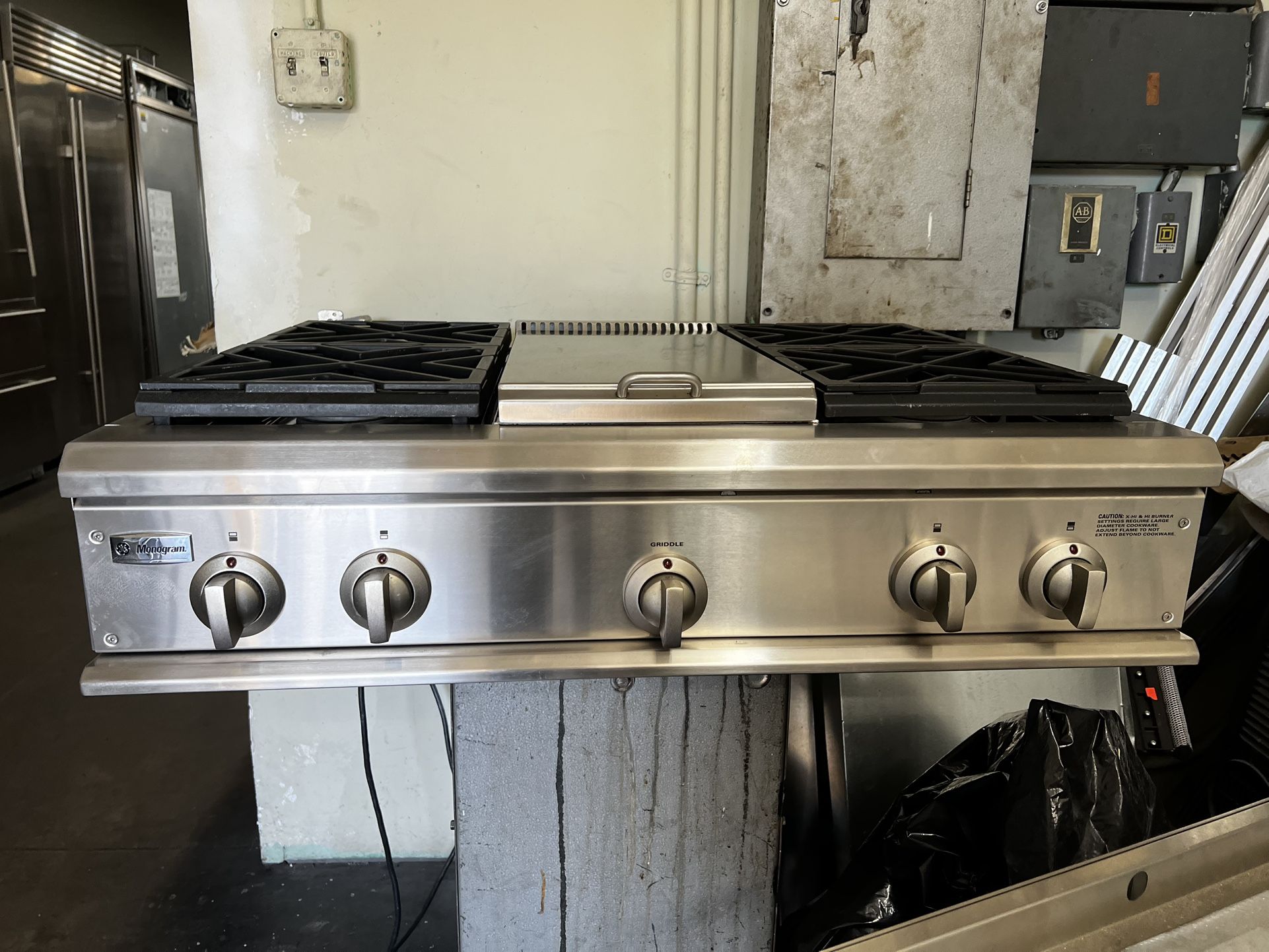 GE MONOGRAM 36”WIDE GAS RANGE STOVE TOP