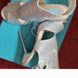 Betsy ADAMS SEXY HEELS