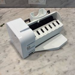 GE Icemaker Assembly 