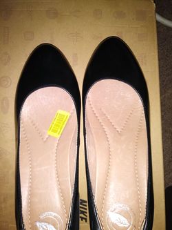 Black shoes for woman