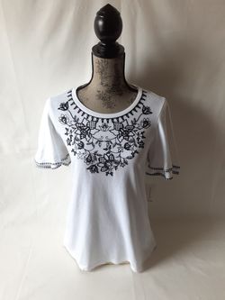 Charter Club women's black and white floral embroidered top size S