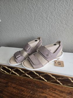 Women's Born sandals