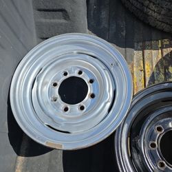 16x6 Inch 8 Lug Steel Rims & Hub Caps