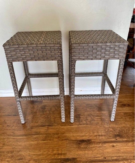 2 Bar Stools