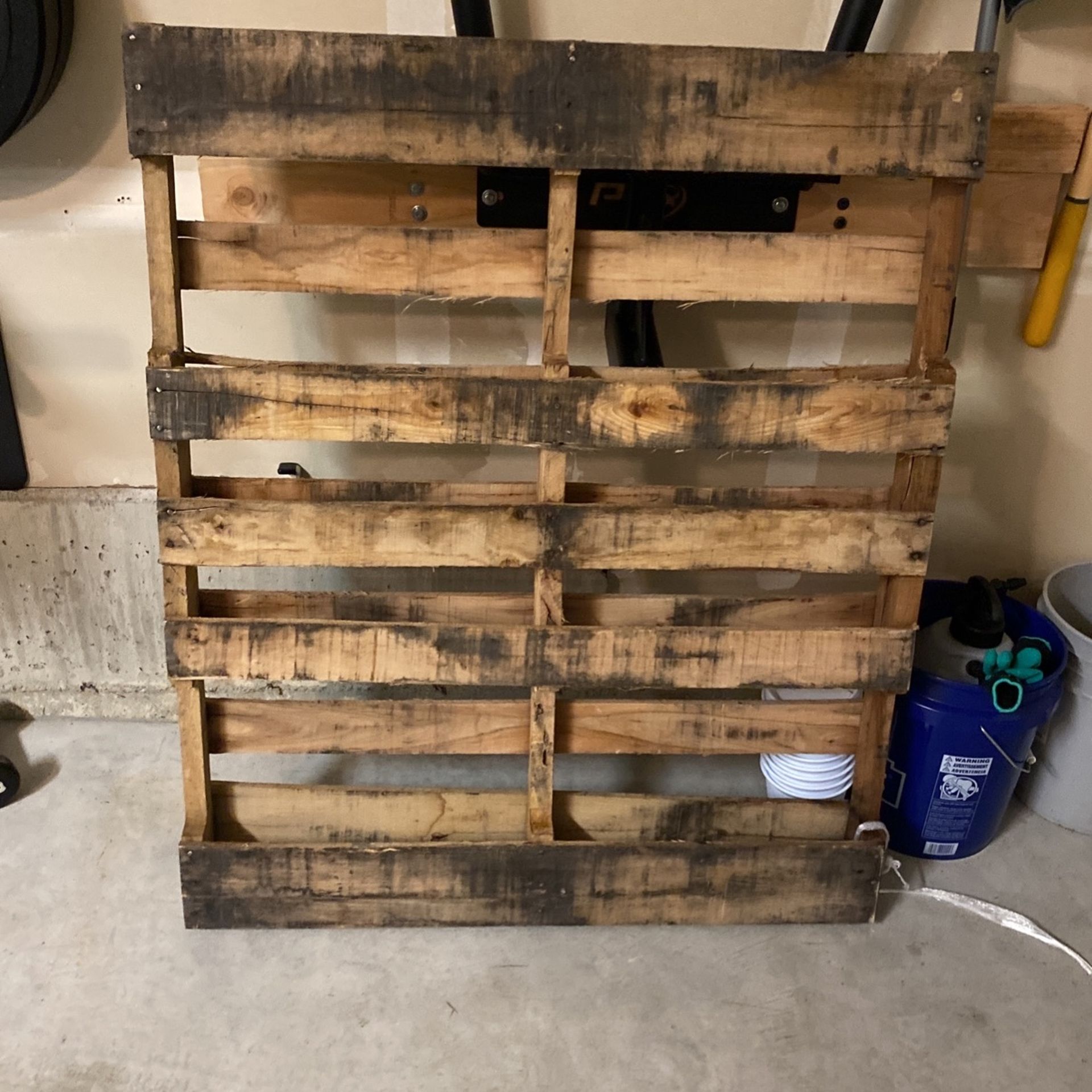Free Wood Pallet- Free but must Pick Up