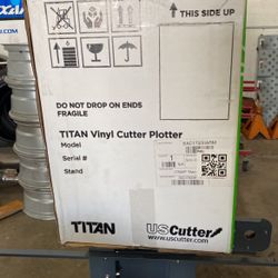Vinyl Cutter Titan 3 - 68” US Cutter
