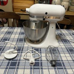 Kitchen Aid Tilt Stand Mixer With Attachments 