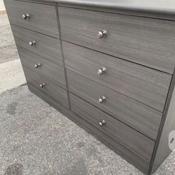 DRESSER 8 DRAWERS