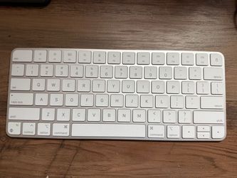 Apple white Magic Keyboard