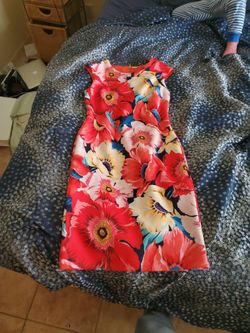 T Tahari Size 4 Cute Floral Dress