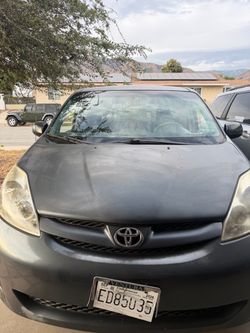 Toyota sienna 2006 clean title