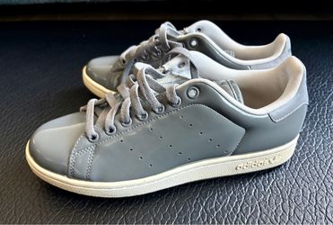 Adidas Gray Shiny Shoes Size 9 Men like NEW