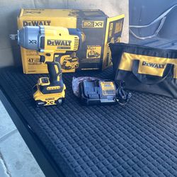 DEWALT XR 20-VOLT MAX VARIABLE SPEED BRUSHLESS CORDLESS 1/2-IN DRIVE CORDLESS IMPACT WRENCH BATTERY AND CHARGER INCLUDED 