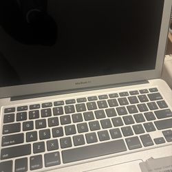 I Pad Mini And MacBook Pros 