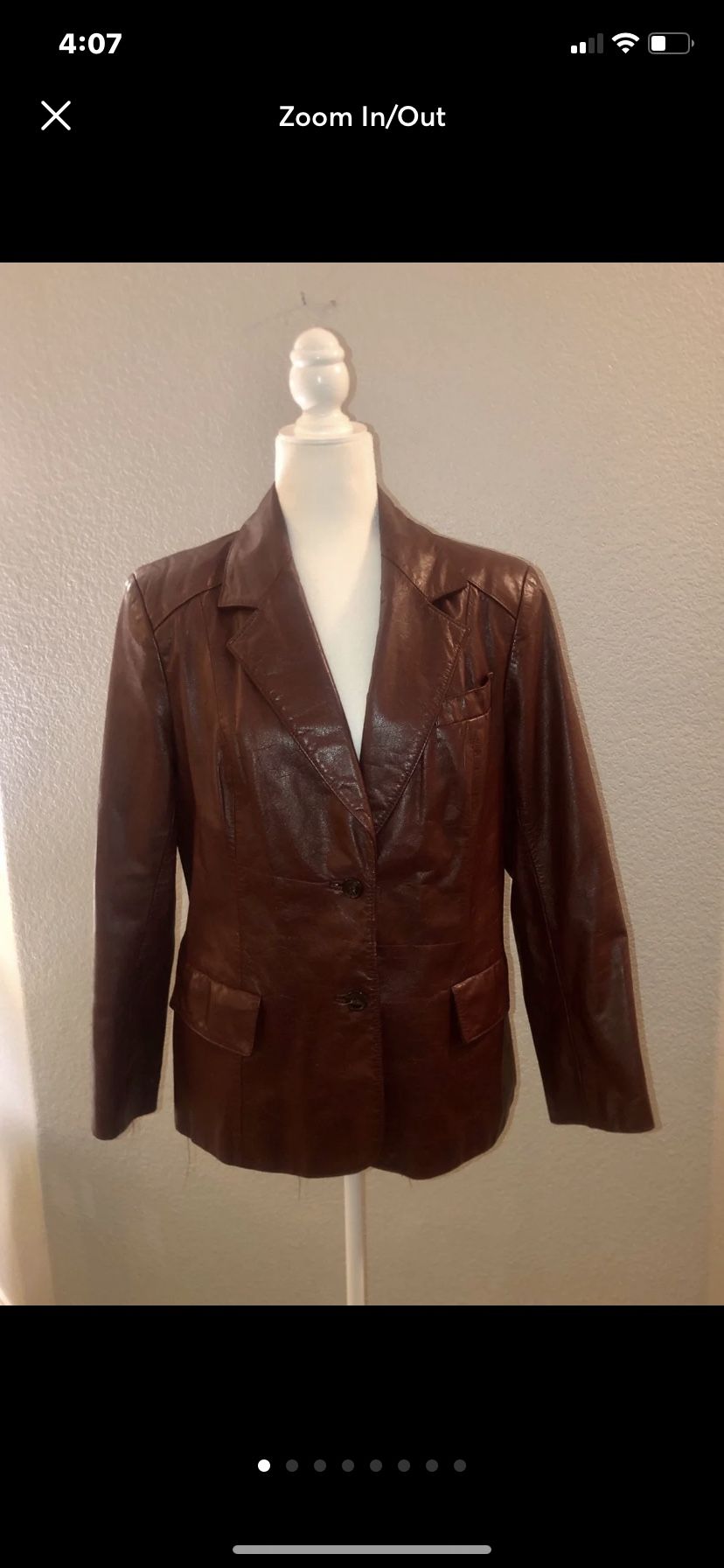 100% pure leather vintage jacket! A classic must-have for any vintage junkie ;) - Can be rocked as a unisex in my opinion. Plz see measurements in