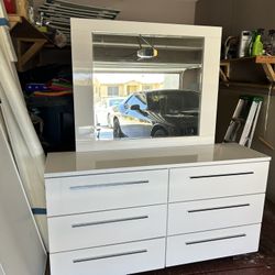 Dresser/Mirror