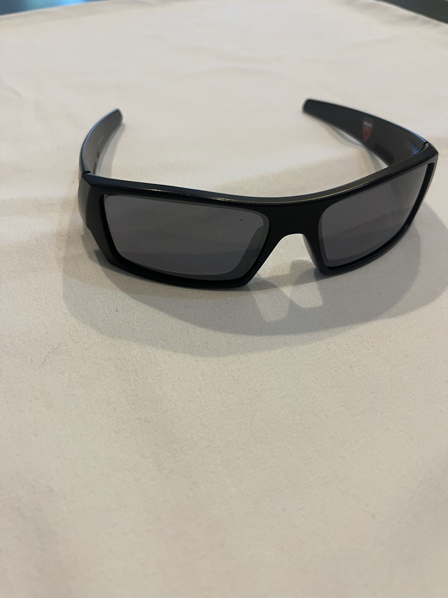OAKLEY GASCAN- BLACK RED O