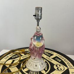 Vintage Victorian Style Painted Lady Porcelain Boudoir Lamp Works 11” 8” Tall