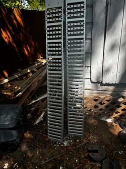 Steel loading ramps taken out of box never used only tried them