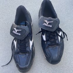 Mizuno Cleats With Metal Cleats $15