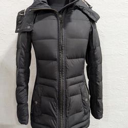 Women's Burberry Brit Mareton Down Puffer Hooded Coat Size Small NO BELT COA  100% authentic. Authenticated with COA. Some wears and zipper at the bot