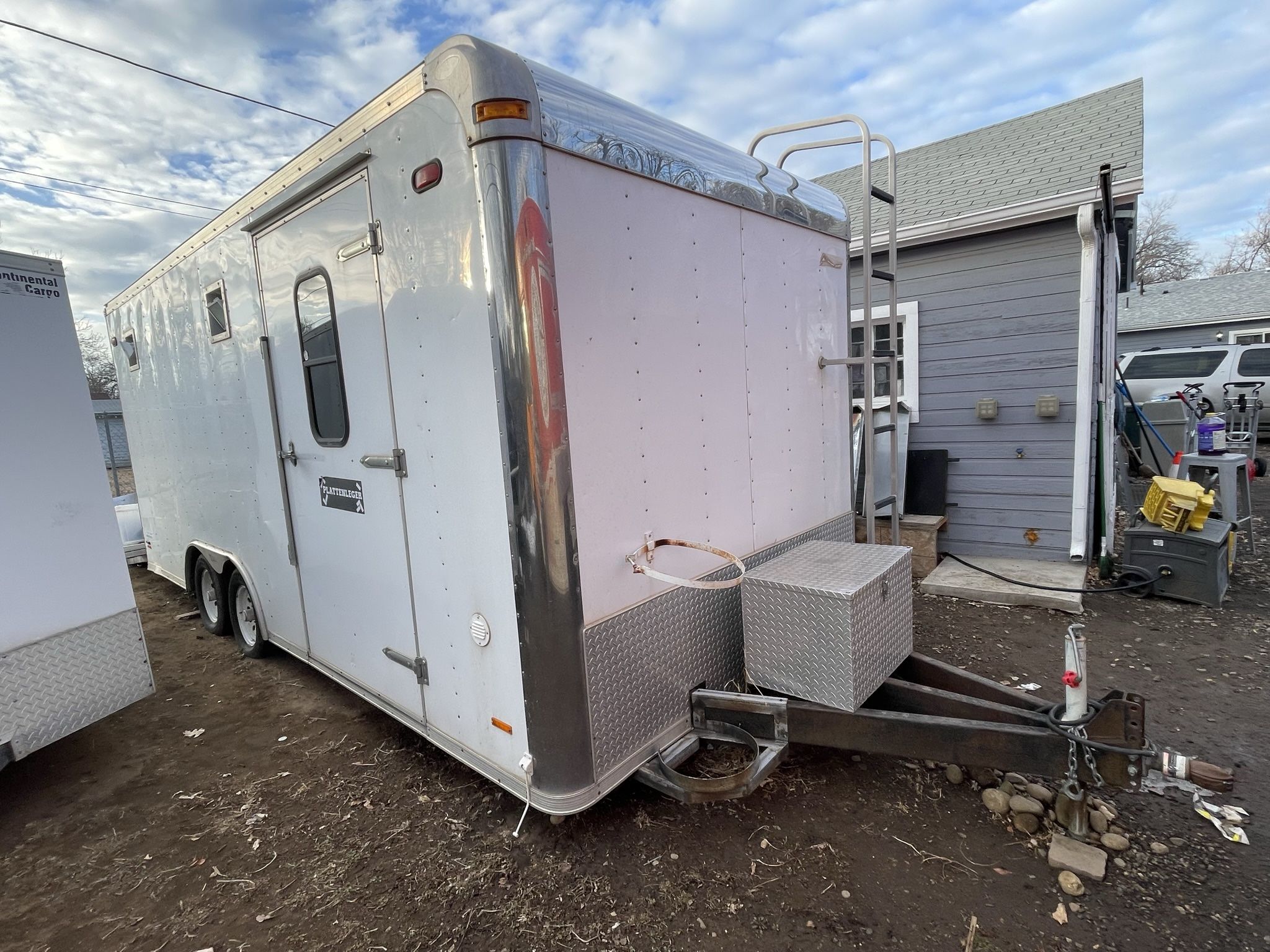 Enclosed Trailer/ Cargo Hauler