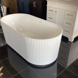 59” Freestanding Bathtub Ready For Pick Up