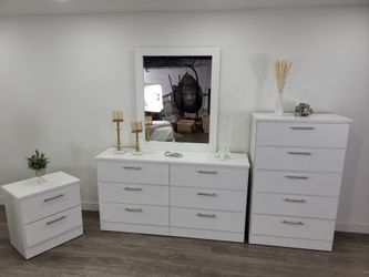 Cómoda Con Espejo, Gavetero Y 1 mesa de noche