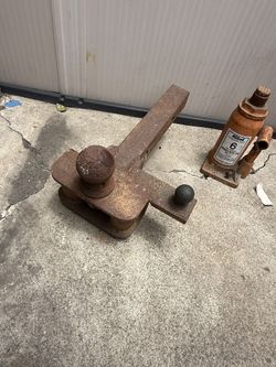 Tow Hitch w/ Sway Ball Mount