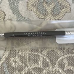 Anastasia Beverly Hills Brush 14