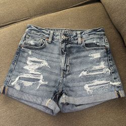 Like New- size 2- American Eagle High Rise Distressed Mom Shorts