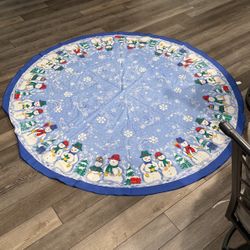 Snow Buddies Round Table Cloth & 4 Matching Napkin’s 