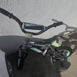 Kids Huffy Bike W/  Training Wheels. 