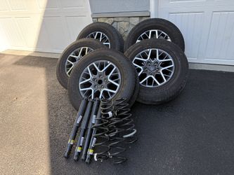 2025 Jeep Wrangler Sahara Factory Wheels & Tires & Suspensions – Like New –
