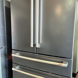 Cafe Standard-Depth 28.7-cu ft 4 -Door 36-in Wide Smart Compatible French Door Refrigerator with Ice Maker with Water Dispenser ( Matte Black with Bru