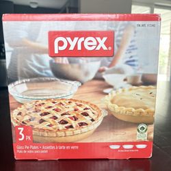 Cake Decorating Set & 3pc Pie Baking Dish 