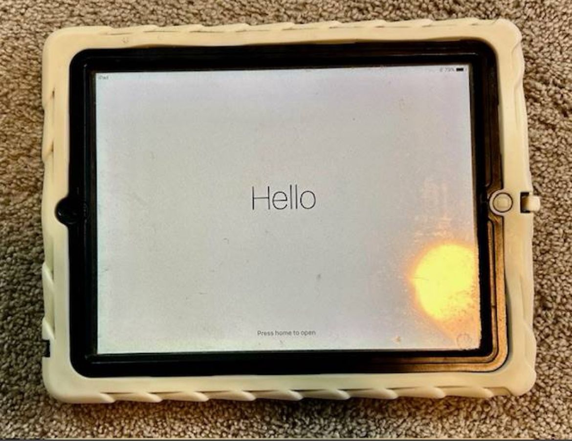 Apple iPad 16GB 4th generation Wi-Fi (Black) With Case - $70 OBO
