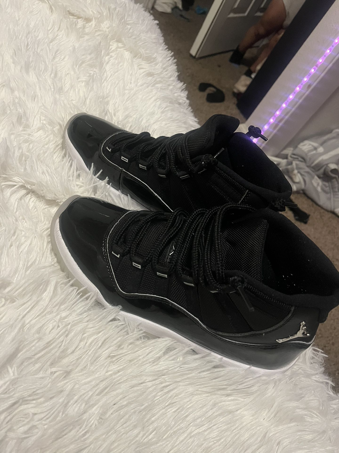 Black Jordan 13 Size 8’5