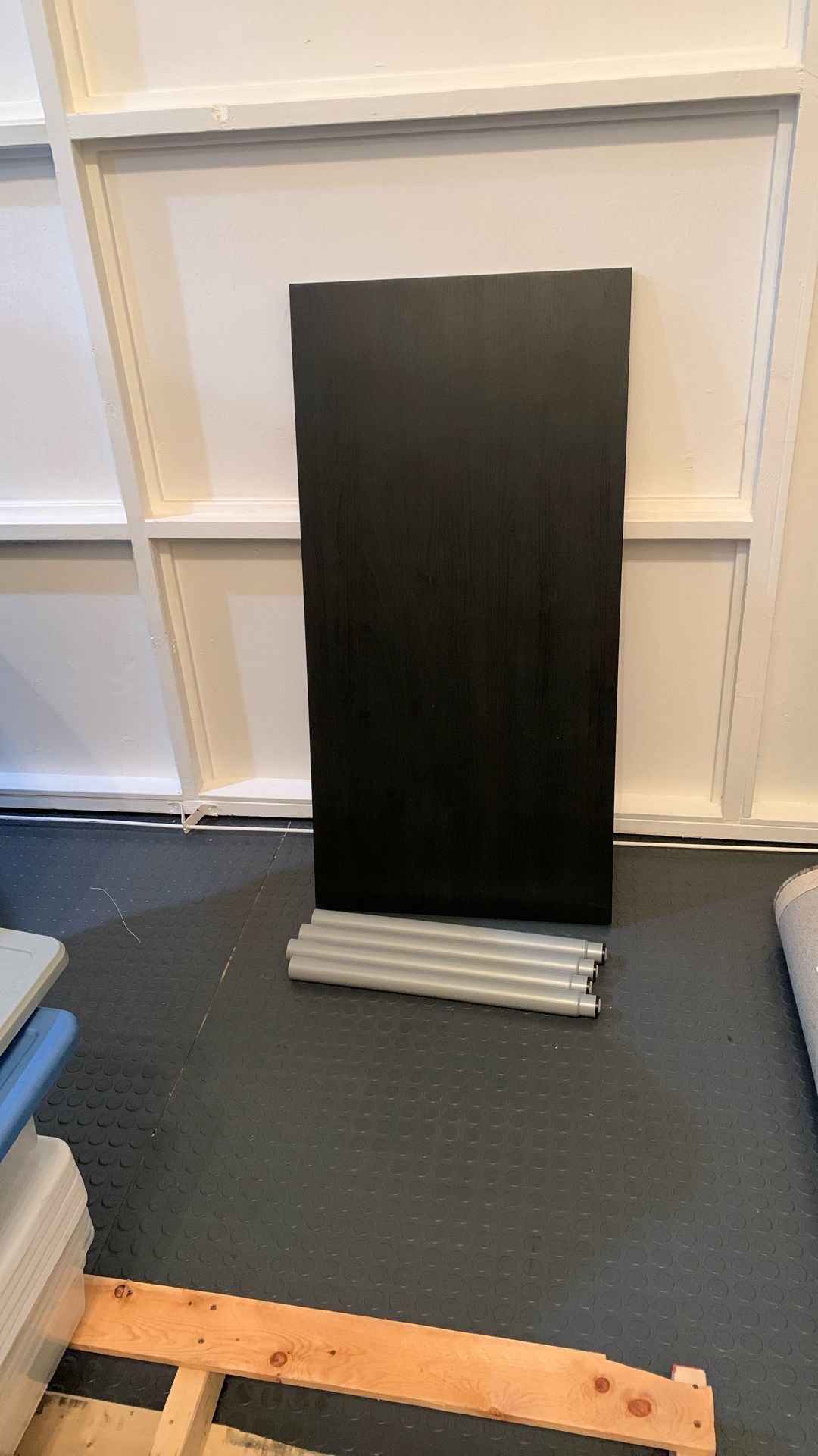 Desk With 4 Adjustable Legs