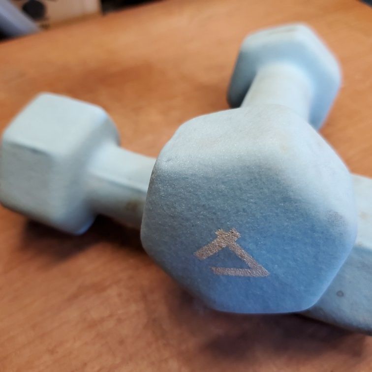 (2) 4LB Neoprene Metal Hex Dumbbells