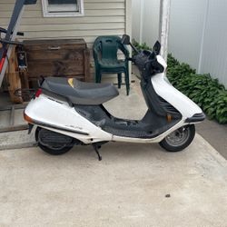 Honda Élite Scooter 