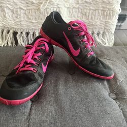 Nike Women’s Training Shoe Size 9 Black And Hot Pink