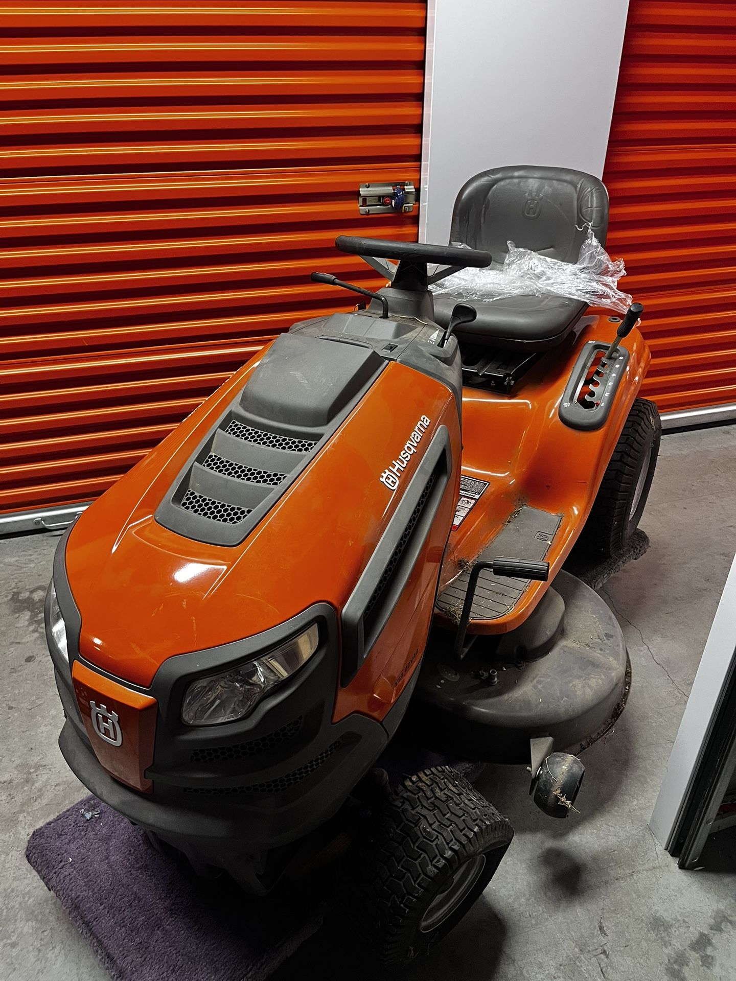 Lawn Tractor  Husqvarna YTA 22V46