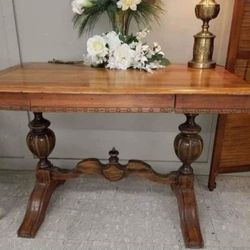 BEAUTIFUL TABLE WITH DRAWER  ANTIQUE 